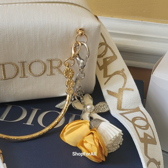 - ❤️Host pick 💥💥Dior New💥💥 - Picture 10 of 16